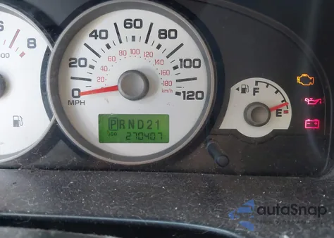 2005 Ford Escape Xls z USA, uszkodzony, nr VIN 1FMYU02Z25KC20704